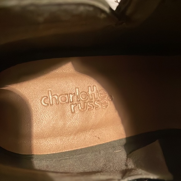 GUC Olive Green Heels, size 8 - Picture 5 of 8